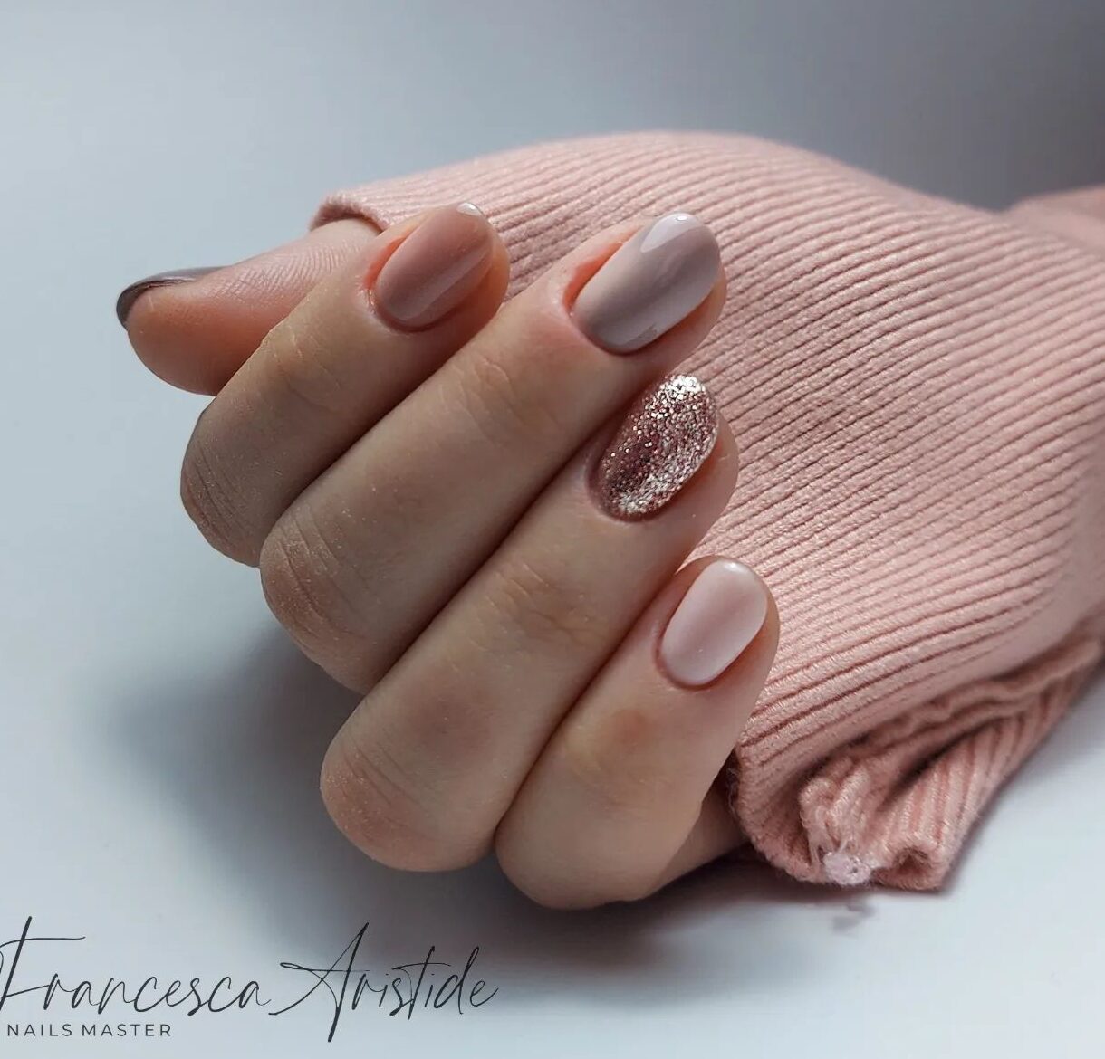 Nude tones nail polish on short round nails