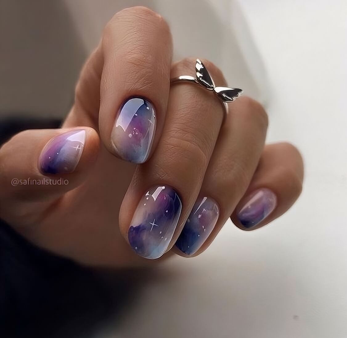 Up your manicure game with these 30 stunning galactic nail art ideas – The Daily Worlds