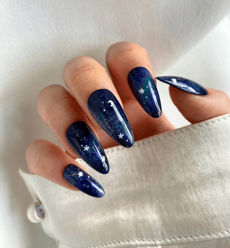 Up your manicure game with these 30 stunning galactic nail art ideas – The Daily Worlds