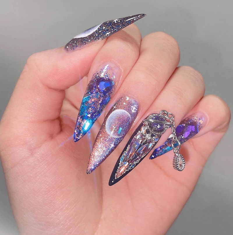 Up your manicure game with these 30 stunning galactic nail art ideas – The Daily Worlds