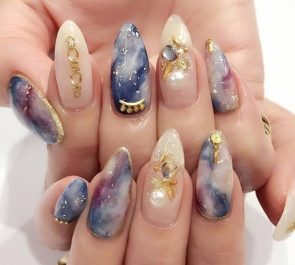 Up your manicure game with these 30 stunning galactic nail art ideas – The Daily Worlds