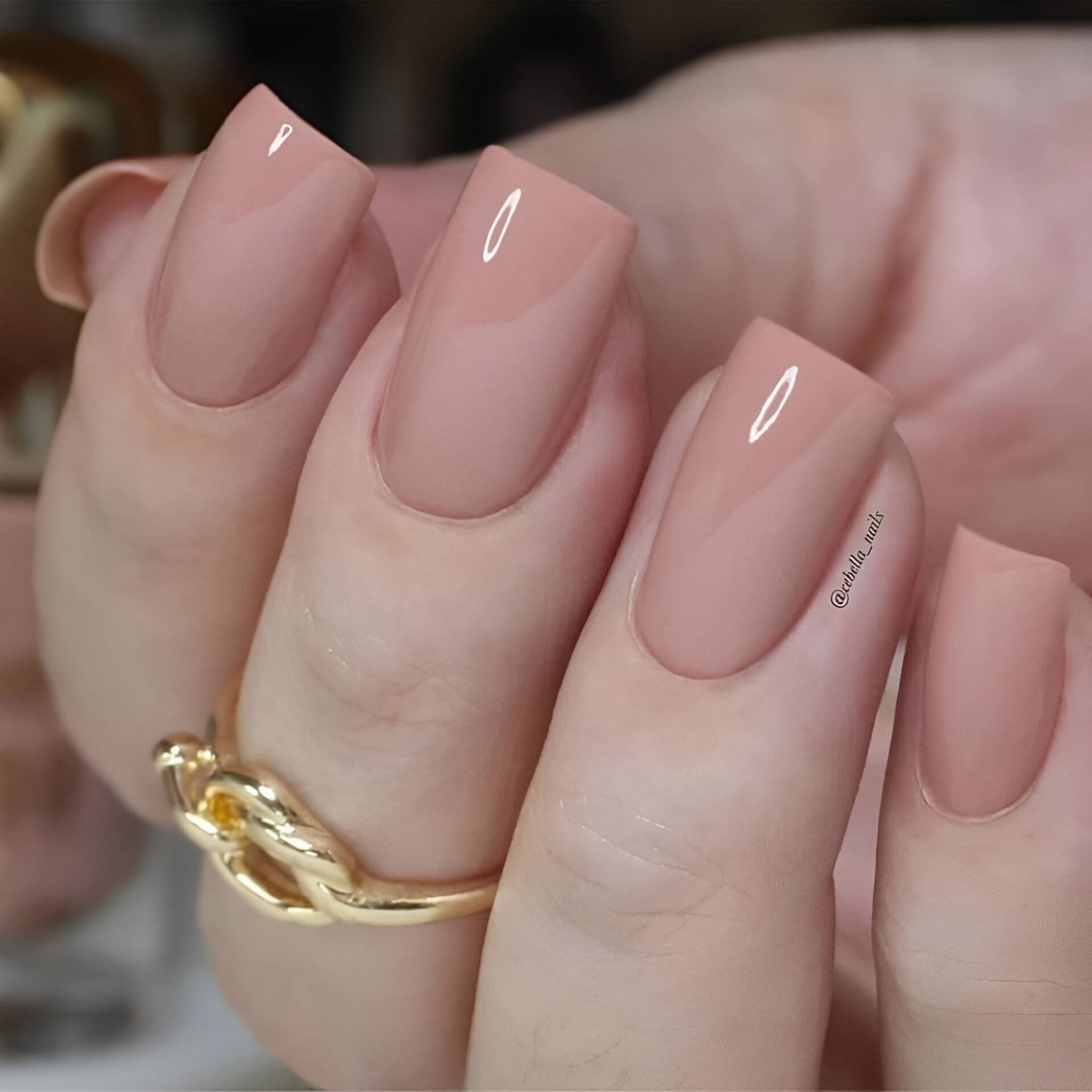 Nude Manicure